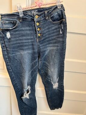 No Boundaries High-Rise Distressed Skinny Jeans in Dark Blue stretch